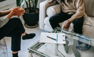 crop unrecognizable man talking to female psychologist